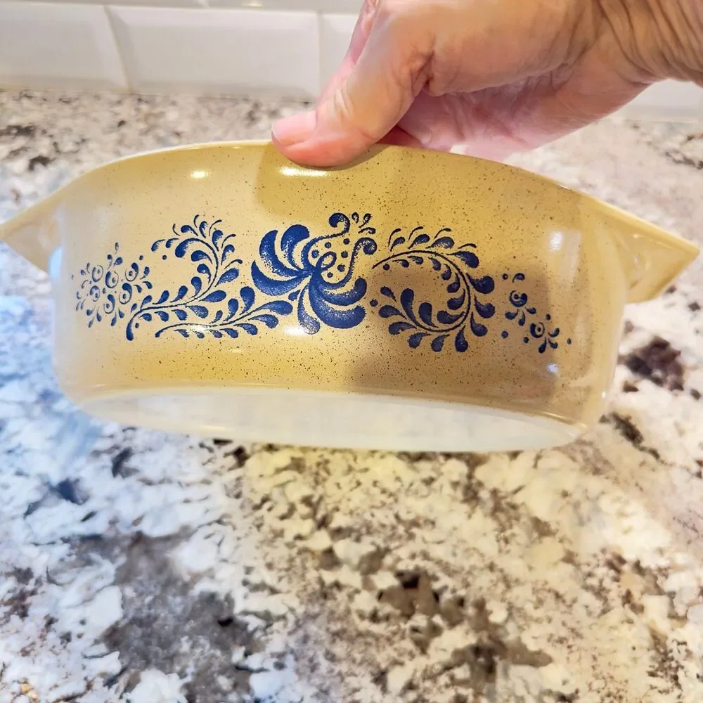 Vintage Pyrex Homestead Casserole Dish Tan Speckle Blue Oval